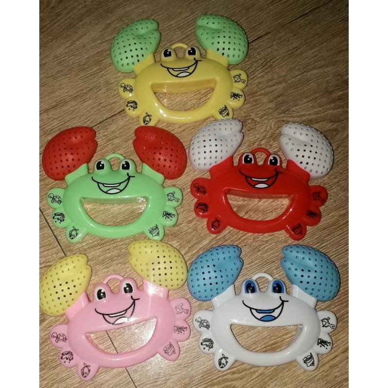 Một chiếc lục lạc_ lắc nhạc hình chú Cua bằng nhựa rất đẹp