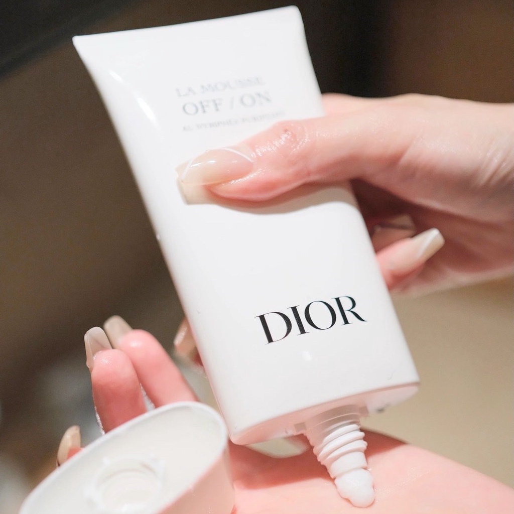Sữa Rửa Mặt Nước Hoa Lily Thương Hiệu Dior 150ml
