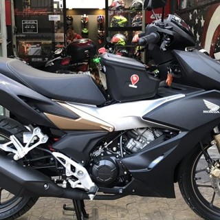 { TẶNG PÁT CHO XE WINNER 150}Thùng Giữa Xe Côn Tay Xe Máy GIVI G10N Thon Gọn 10 Lít Màu Đen Hàng Chính Hãng tiện dụng.