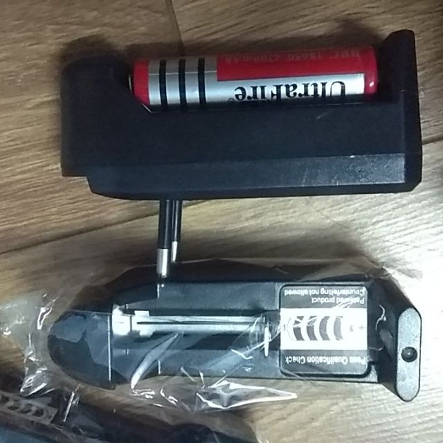 DỤNG CỤ SẠC PIN 18650 3.7V ĐƠN