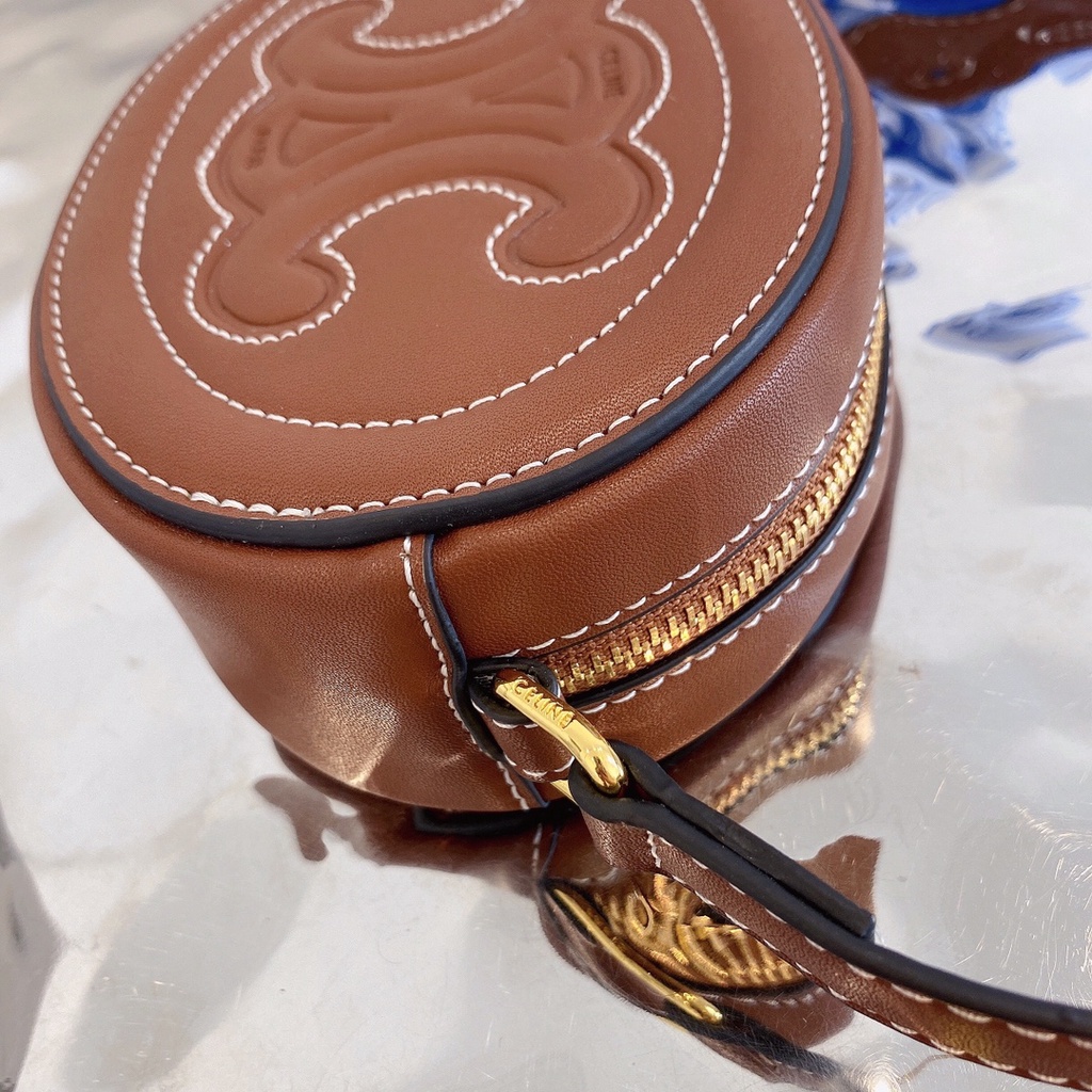 Túi Da Bò Đeo Chéo Hình OVAL 2022 CE