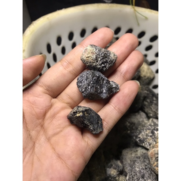 Đá thô thanh tẩy Black Tourmaline