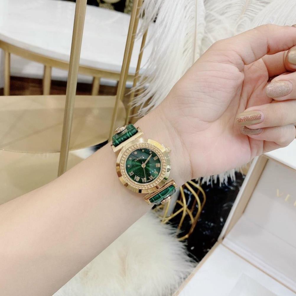 Đồng hồ versace nữ đính cúc mặt tròn dây da đính đá size 26mm . Bảo hành 12 tháng , tuyển sỉ toàn quốc