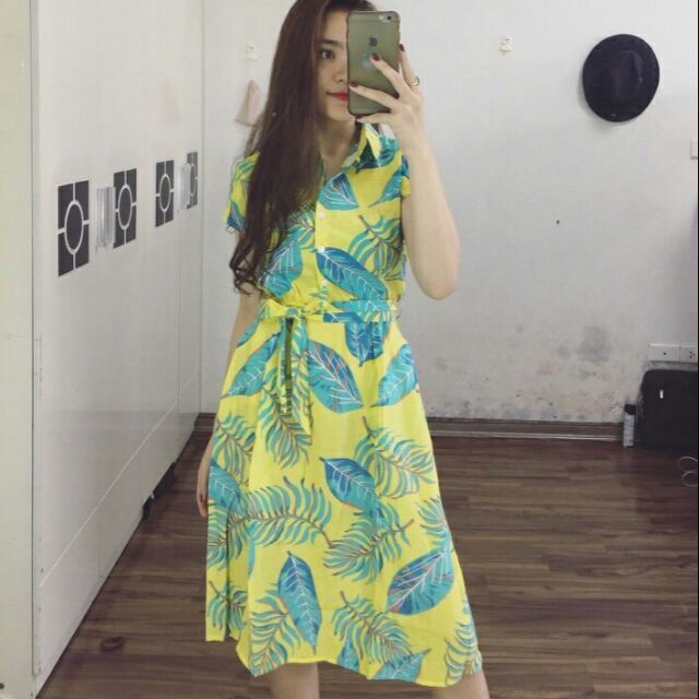 Váy lá cổ đức