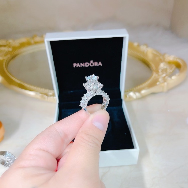 Nhẫn full đá bagguet ổ vuông mạ bạch kim