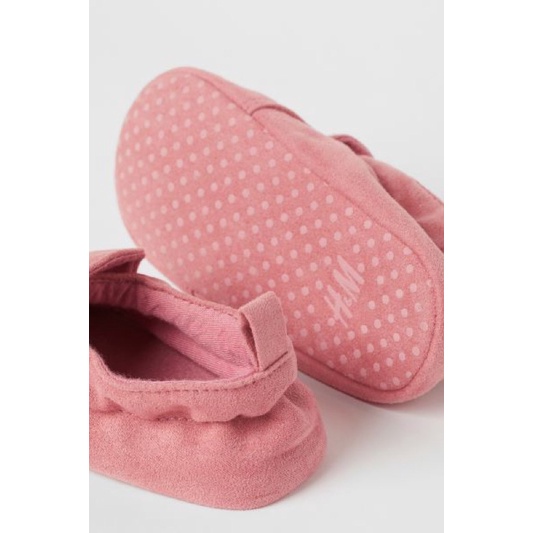 Set 2 đôi giày tập đi HM