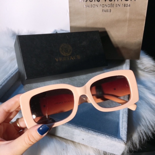 Kính mát thời trang nữ phong cách retro cao cấp. | BigBuy360 - bigbuy360.vn