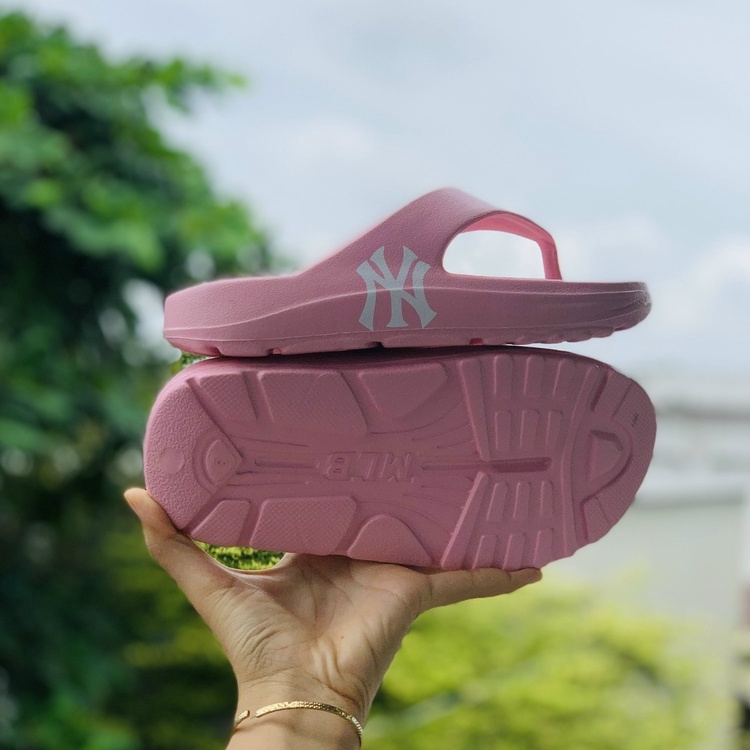 Dép 𝐌𝐋𝐁 nam nữ, dép quai ngang nam nữ unisex 𝐌𝐋𝐁 -FREESHIP + Hộp- dép kẹp 𝐌𝐋𝐁 𝐍𝐘 thể thao bóng chày nam nữ in 𝐍𝐘 hồng