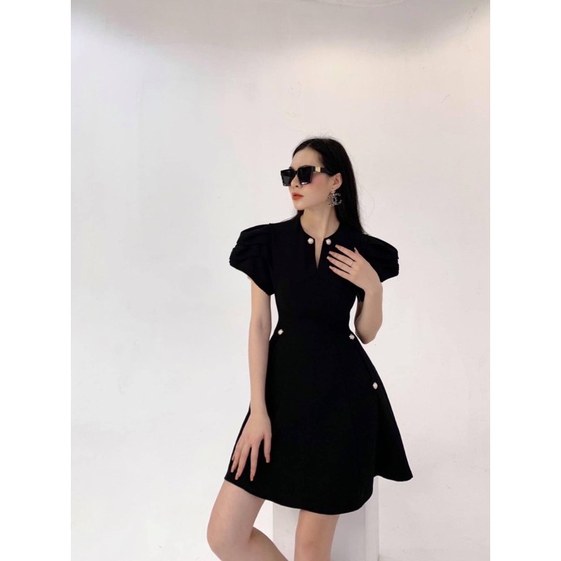 Đầm dáng xoè tay bồng phối nút sang trọng | BigBuy360 - bigbuy360.vn