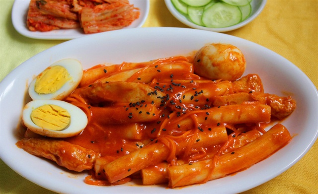 COMBO 500G TOKBOKKI kèm SỐT, CHẢ CÁ, XÚC XÍCH TIỆT TRÙNG 100g