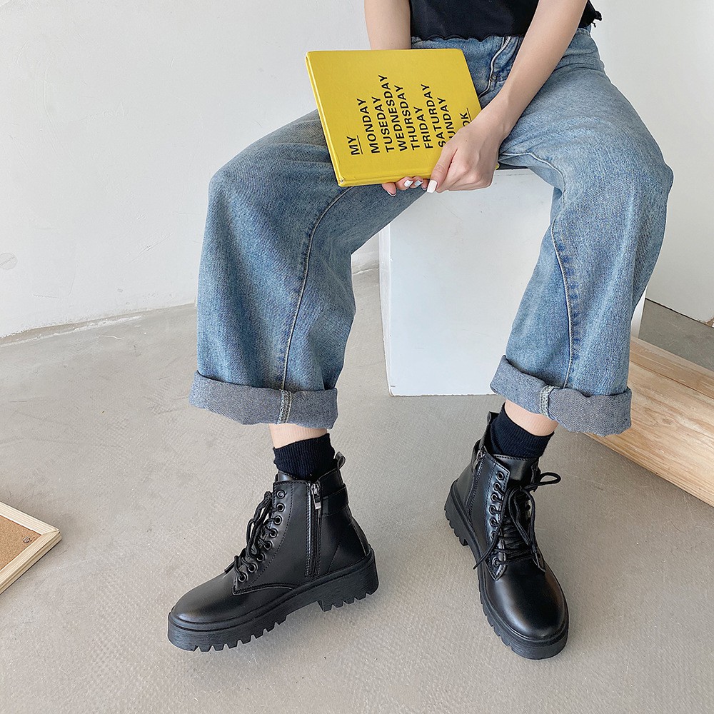 Giày bốt thiết kế phong cách retro xinh xắn thời trang dành cho học sinh sinh viên | BigBuy360 - bigbuy360.vn