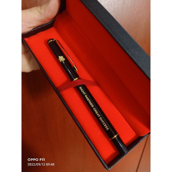 Bút ký khắc tên, logo - quà tặng thầy cô, văn phòng