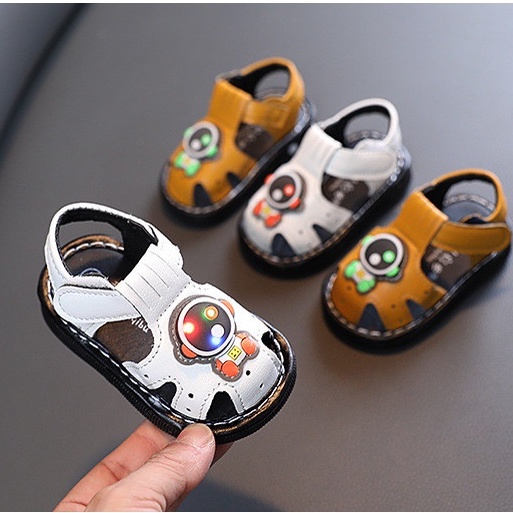 Dép Sandal tập đi gắn hình ô tô cho bé siêu kute
