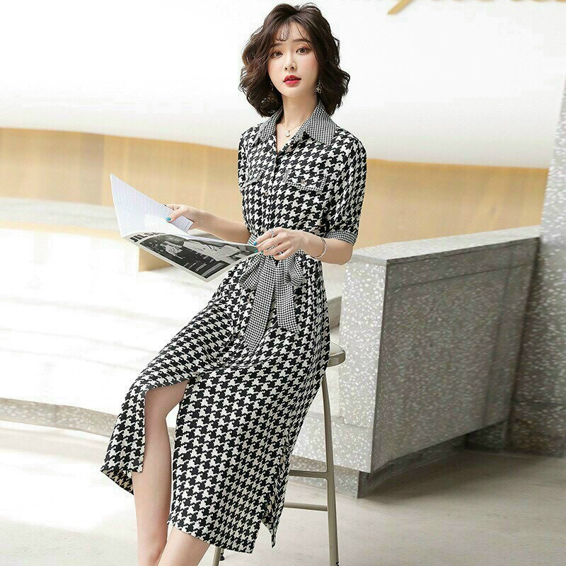 ĐẦM XÒE HỌA TIẾT VIỀN CARO Chất: mango Màu: hoạ tiết như hình Kiểu dáng: đầm suông, cổ sơ mi, tay ngắn, cài nút trước,