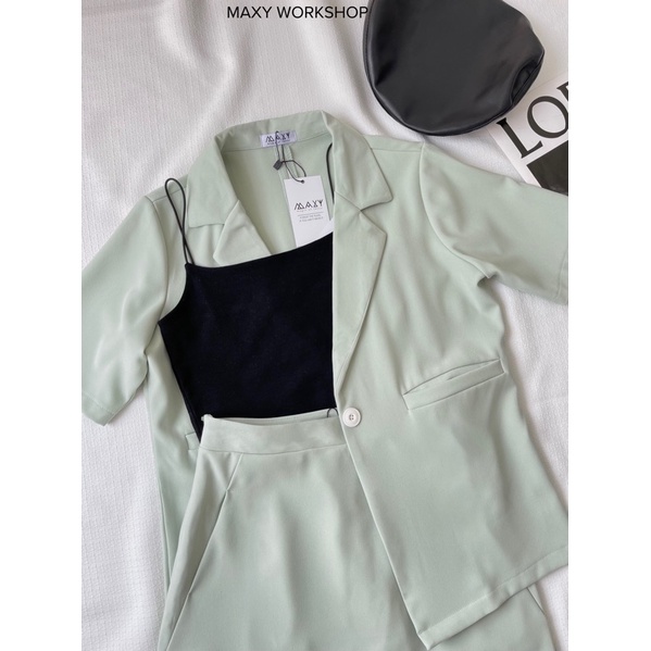 Áo blazer nữ ngắn tay có túi màu xanh Trendy short blazer Maxy Workshop