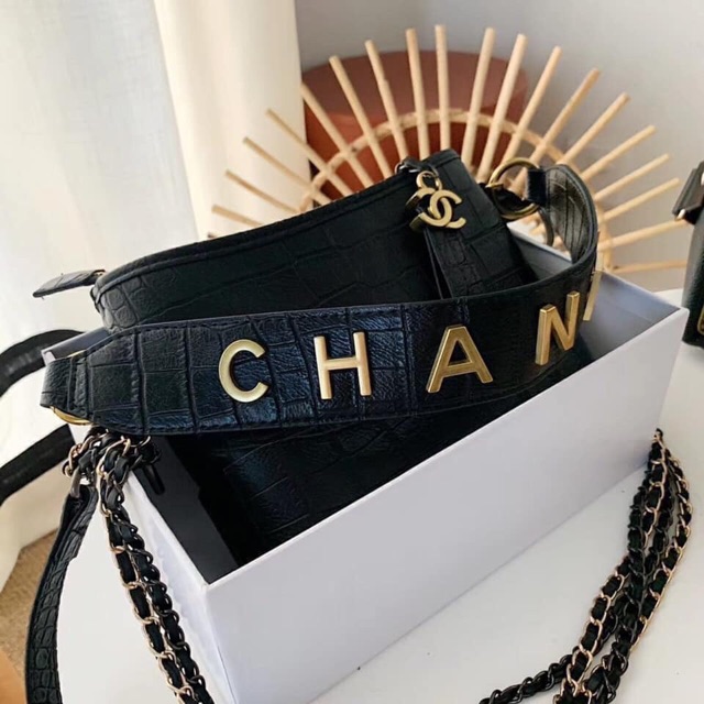 Túi đeo chéo nữ sang chảnh