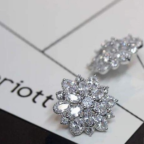 Bông tai bạc Bông Hoa bản to đính đá lấp lánh sang chảnh_van jw