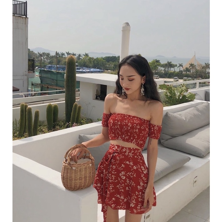 Set Croptop Lệch Vai Kèm Váy Hoa Nhí Thắt Nơ Xinh Xắn