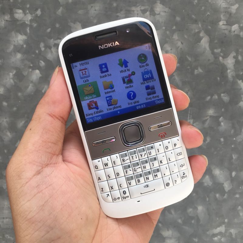 Điện Thoại Nokia E5 Chính Hãng Nắp Lưng Thép Chống Rỉ Wifi 3G