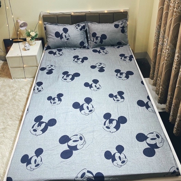 Ga Trải Giường Poly Cotton, Ga Nệm Mùa Hè Poly Cotton Kèm 2 Vỏ Gối Nằm Đủ Kích Thước Mẫu MICKEY XÁM