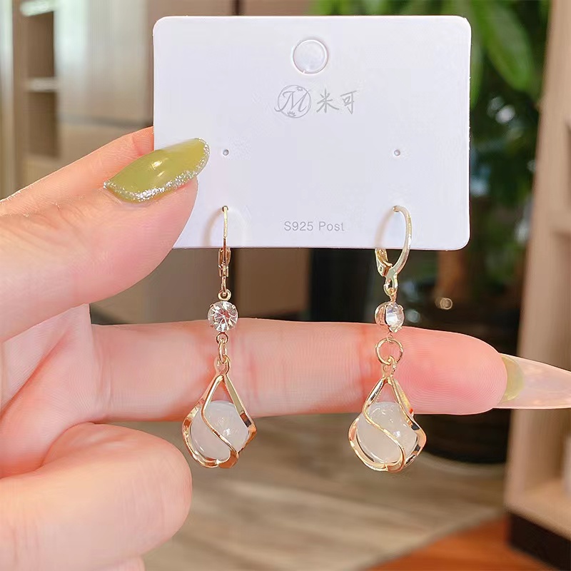 Khuyên Tai Hình Giọt Nước Phối Tua Rua Phong Cách Hàn Quốc Thời Trang
