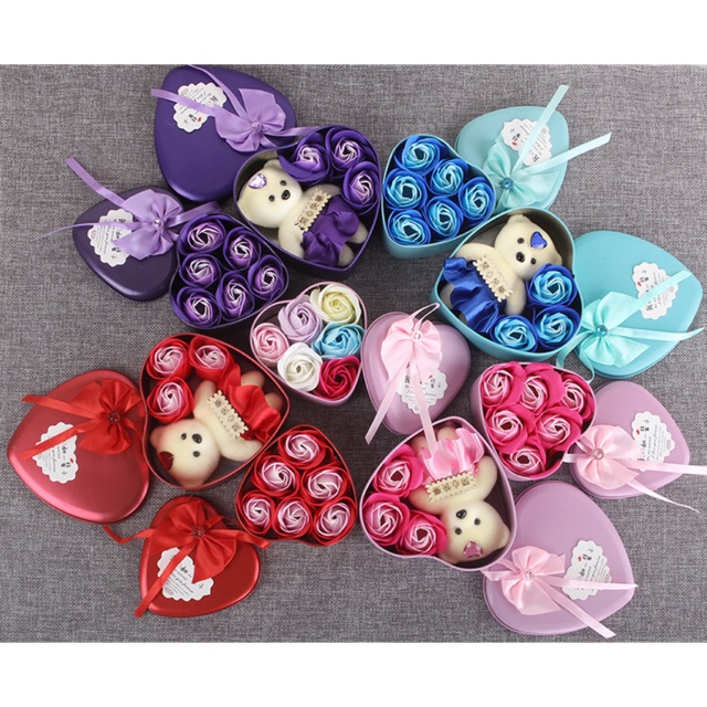 Hoa hồng sáp thơm 3 bông kèm gấu trái tim nhôm