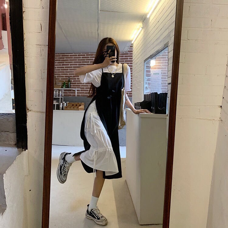 Set váy yếm đen trắng đầm nữ áo cộc tay croptop kèm váy 2 dây dài maxi dáng xòe kiểu dáng ulzaang hàn quốc hot trend | BigBuy360 - bigbuy360.vn