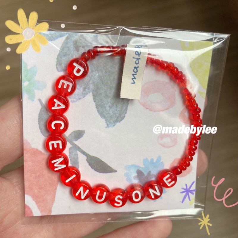 Vòng tay hạt cườm handmade chữ màu đỏ Peaceminusone, chữ J GD BigBang Vòng tay hạt nhựa dây cước co giãn MADEBYLEE
