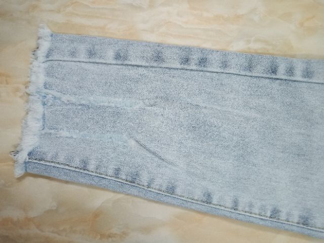 Quần jean nam mẫu rách phối chữ đỏ không kèm phụ kiện có size đại nha khách 2000 | BigBuy360 - bigbuy360.vn