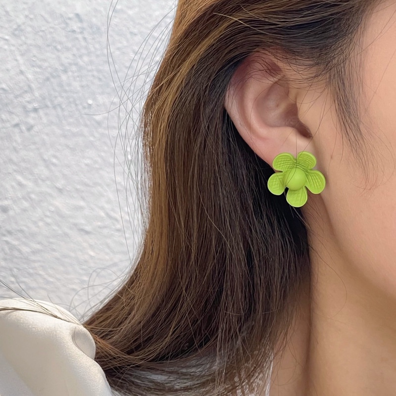 Bông tai đi biển hoa cúc Her Accessories chân xỏ bạc 925 H114