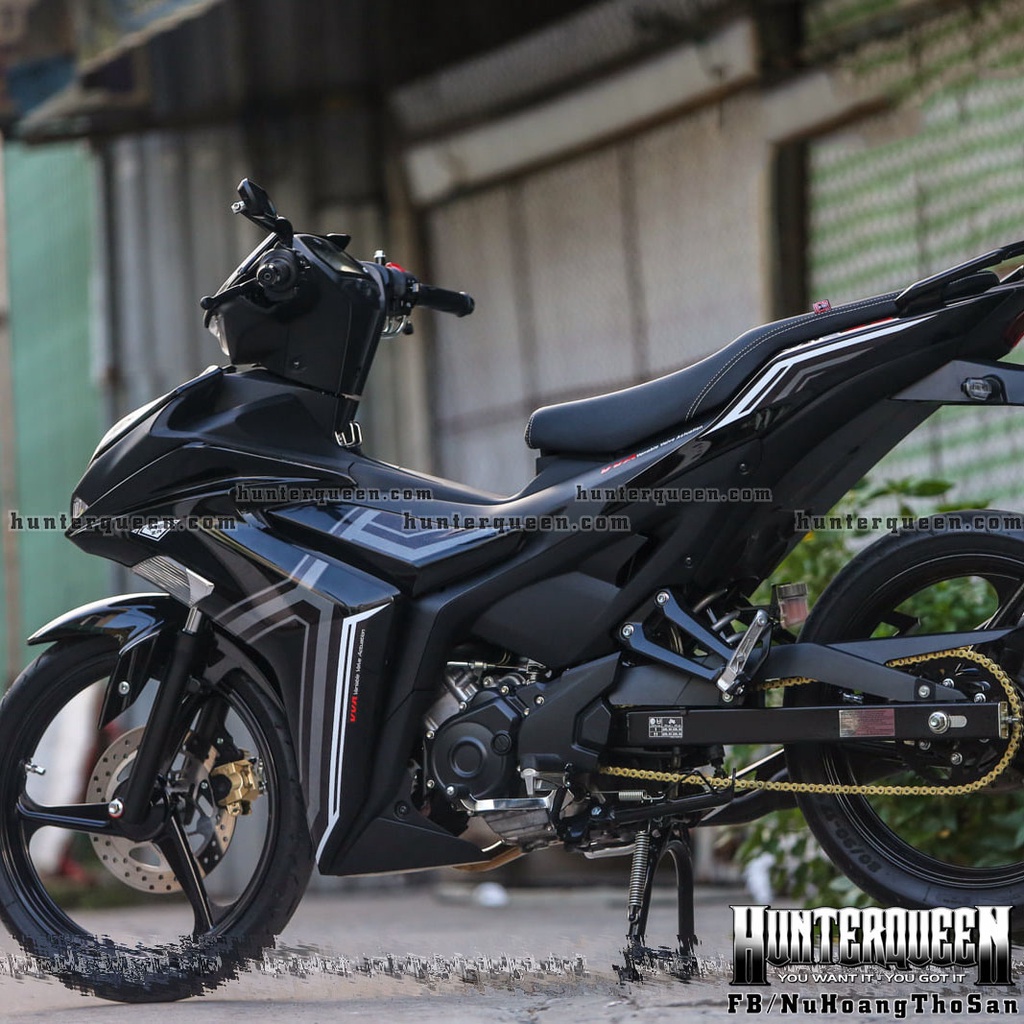 Tem rời Y16ZR in UV cao cấp dán xe Exciter 155 màu đen bóng. Kích thước chuẩn, không bay màu