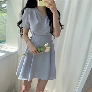 Váy chiết eo trơn cổ V basic