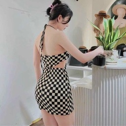 Đầm yếm caro khoen giữa khoét 2 bên ôm body cực xinh , chất thun gân mềm mịn