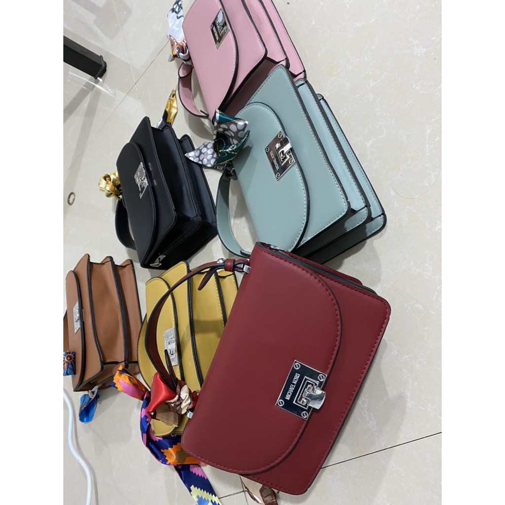 Túi Charles and Keith đi tiệc cao cấp chất da mềm đẹp lắm