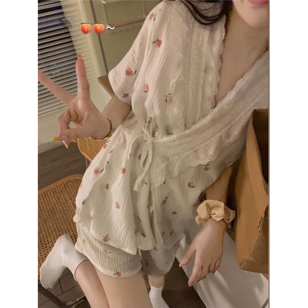 BN21_Bộ pijama dáng kimono muslin cổ ren bèo họa tiết dâu tây cute