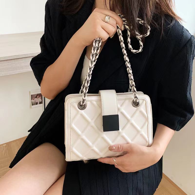 Túi Xách Đeo Vai Phối Dây Xích Đính Đá Thời Trang Cao Cấp Sang Trọng Dành Cho Nữ