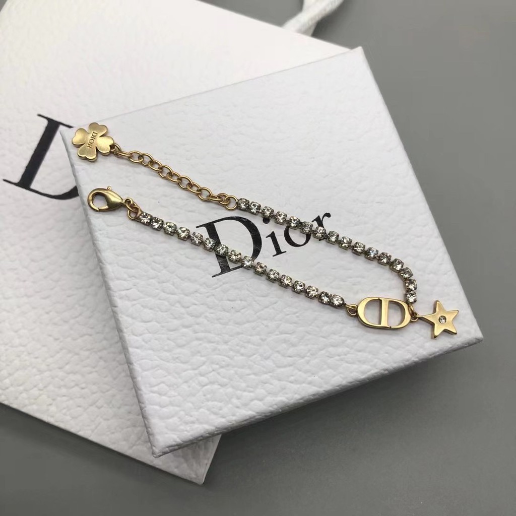 Vòng tay đồng thau gắn hình chữ DD thiết kế cổ điển sành điệu