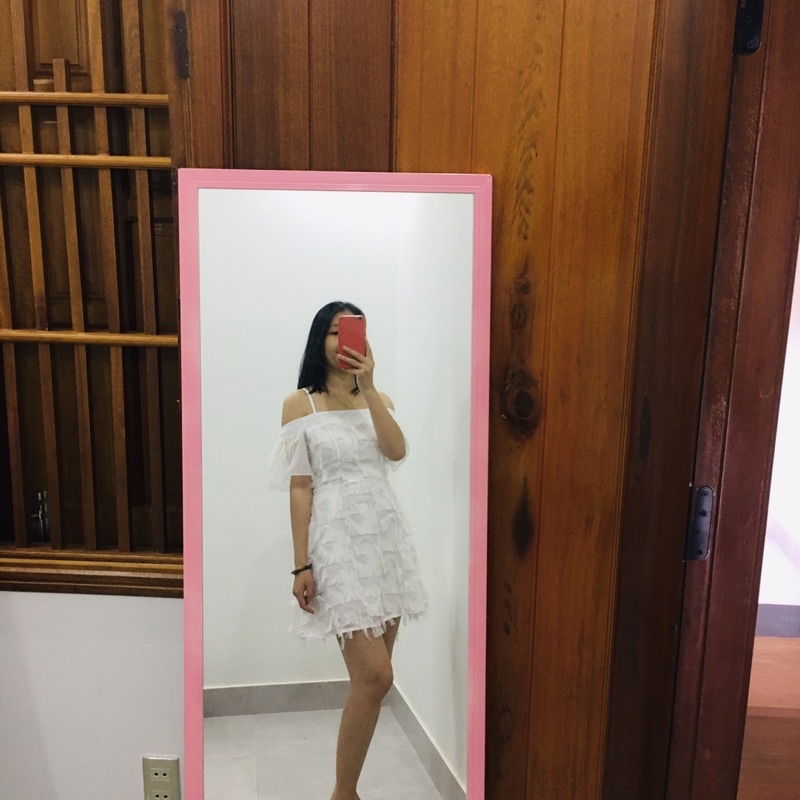 Đầm trắng dự tiệc