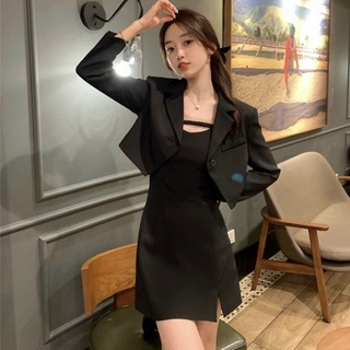 Set trang phục nữ đầm hai dây và áo khoác tay dài lửng đen