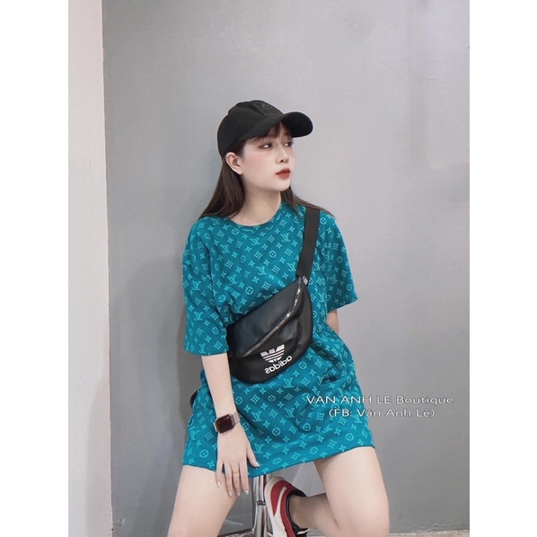 Áo phông chữ V L dập nổi