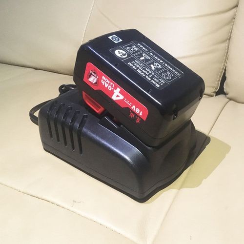 Đế sạc pin 18V DCA FFCL18-04