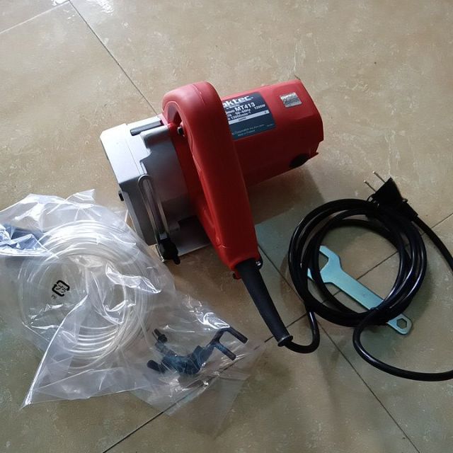 Máy cắt gạch maktec