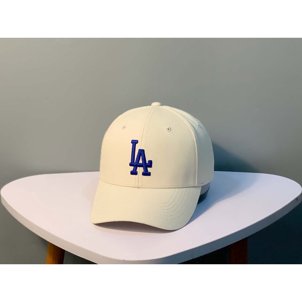 Mũ lưỡi trai MLB kem sữa thêu chữ LA xanh dương Hàn Quốc, nón kết lưỡi trai phong cách thể thao LA xanh dương.