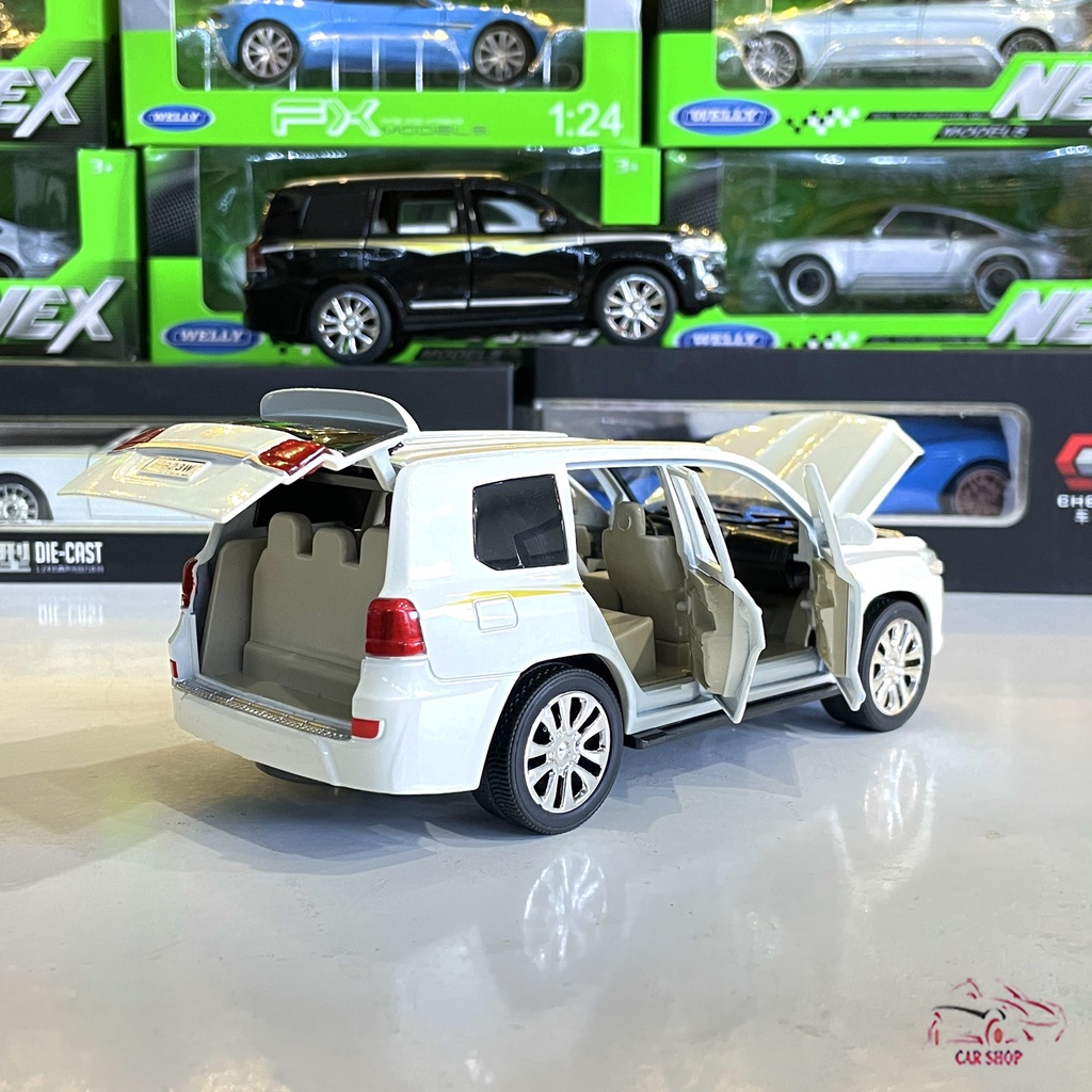 Xe mô hình hợp kim Toyota Landcruiser V8 tỉ lệ 1:24 hãng XLG màu trắng