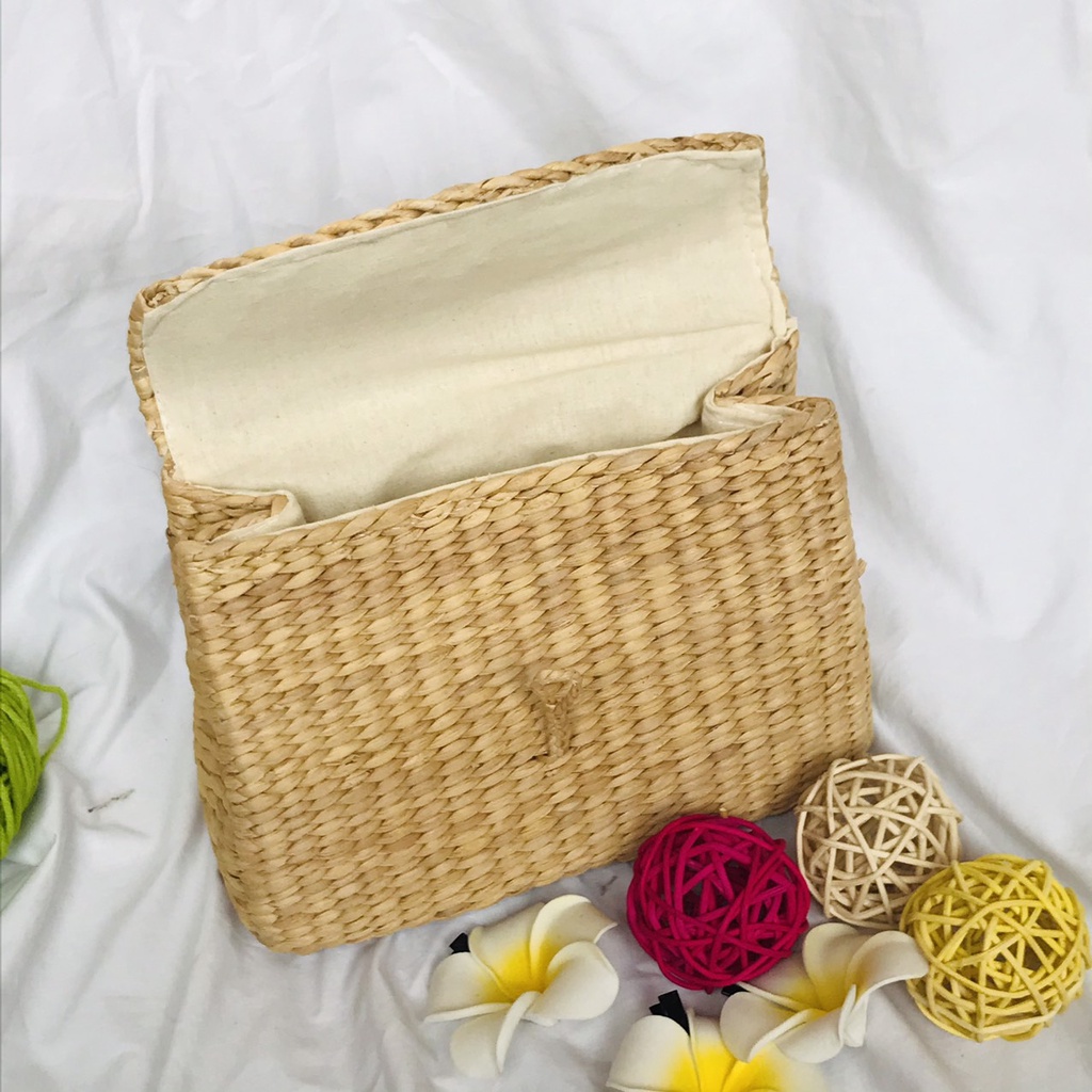 Túi Lục Bình Đan Xách Tay Sang Trọng,  Có Nắp Đậy Và Nút Gài Chắc Chắn Kích Thước 18*18*10* quai  cầm 8cm