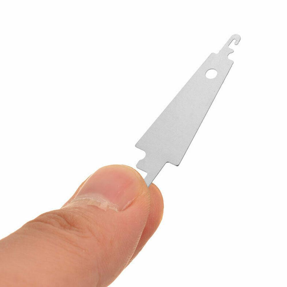 1 Dụng Cụ Xỏ Kim Móc Sắt S0R1