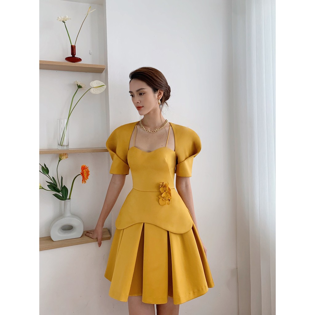 [Mã WABRWA15 giảm 15% đơn 300K] MOLLYNISTA- Đầm Gina vàng tùng cua tròn xếp ly | BigBuy360 - bigbuy360.vn