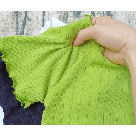 THF ÁO CROPTOP TRỄ VAI LEN GÂN  A18