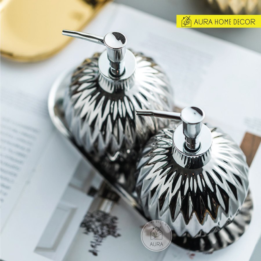 Set đôi lọ đựng nước rửa tay/dầu gội/sữa tắm...kèm khay sang chảnh với 2 màu vàng và bạc. | BigBuy360 - bigbuy360.vn