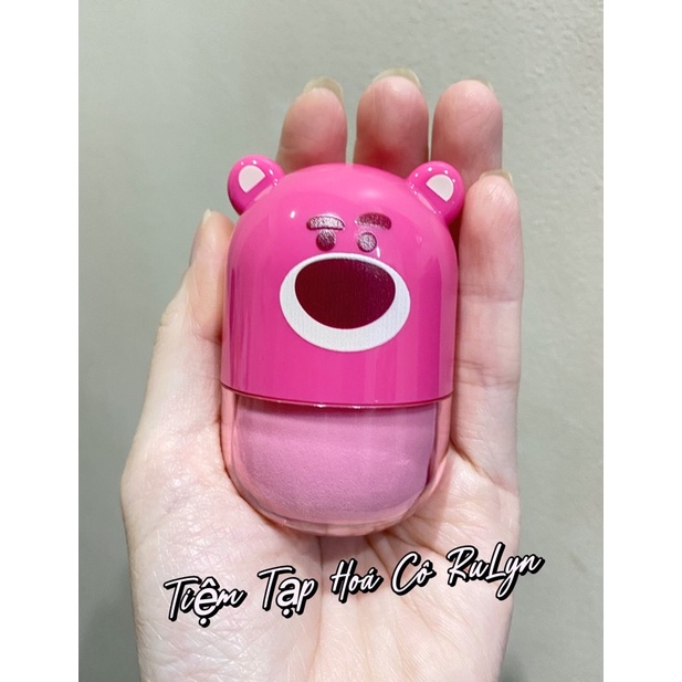 Mút trang điểm Miniso hình giọt nước màu hồng hoạ tiết Gấu Lotso công dụng kép sử dụng cả khô và ướt ( Hàng Có Sẵn)